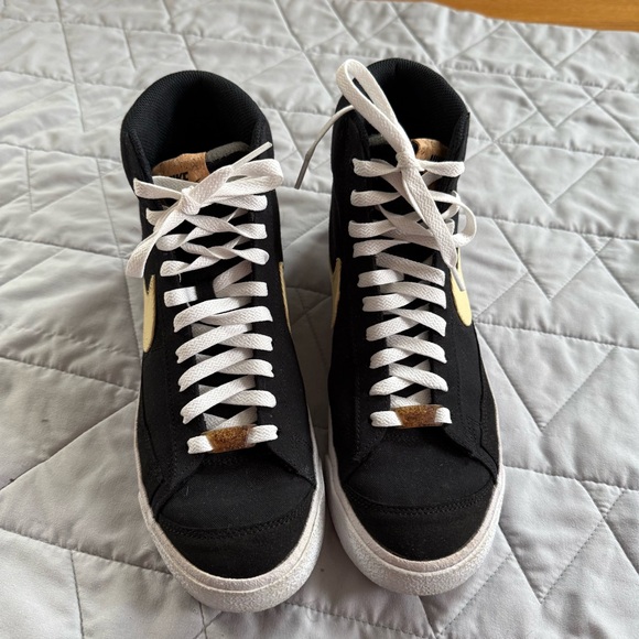 Nike Blazer Mid 77 Pomegranate - Picture 6 of 14